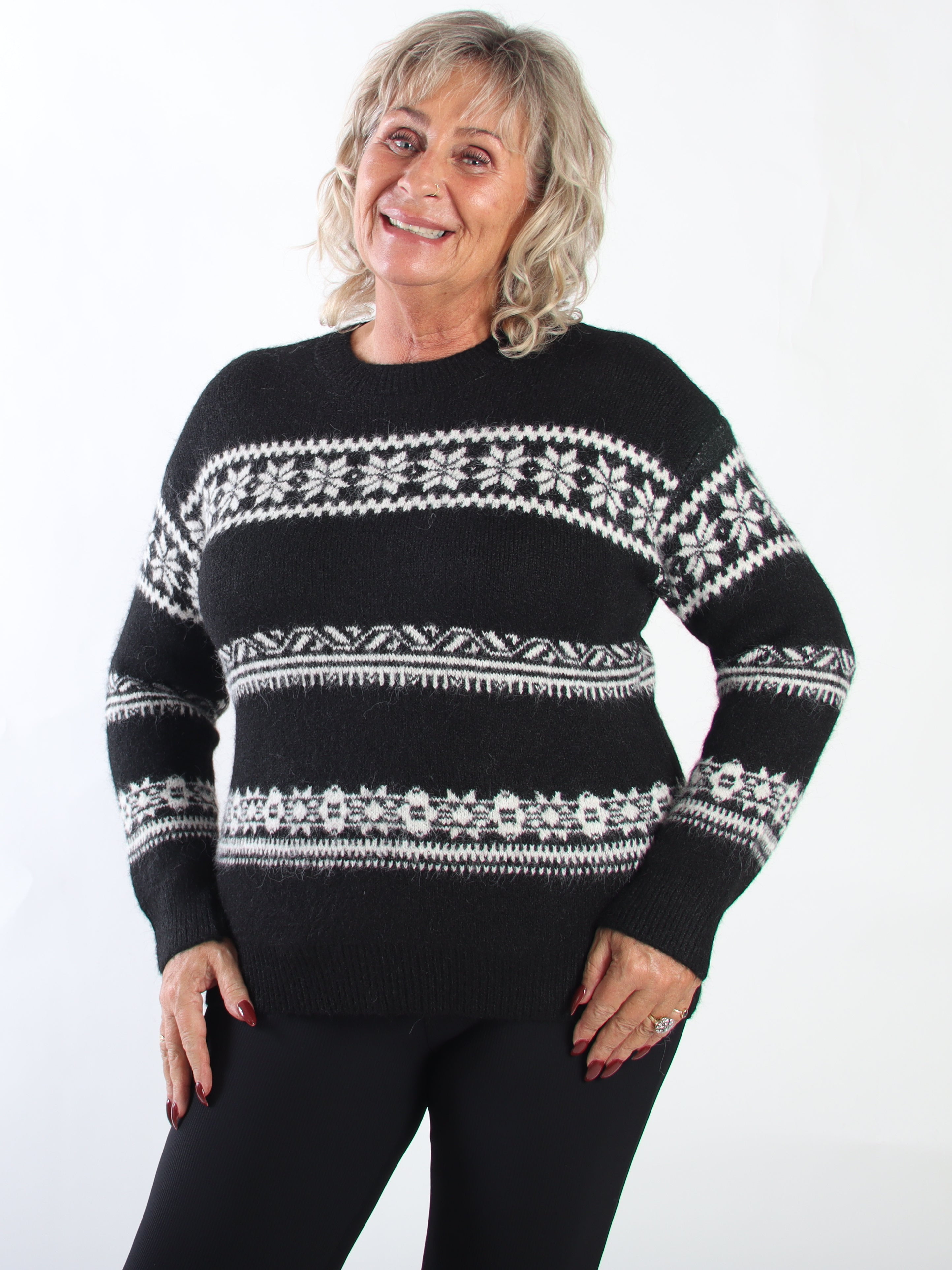 Ulrikke - Hyggelig plus size strikbluse med et sødt vintermønster